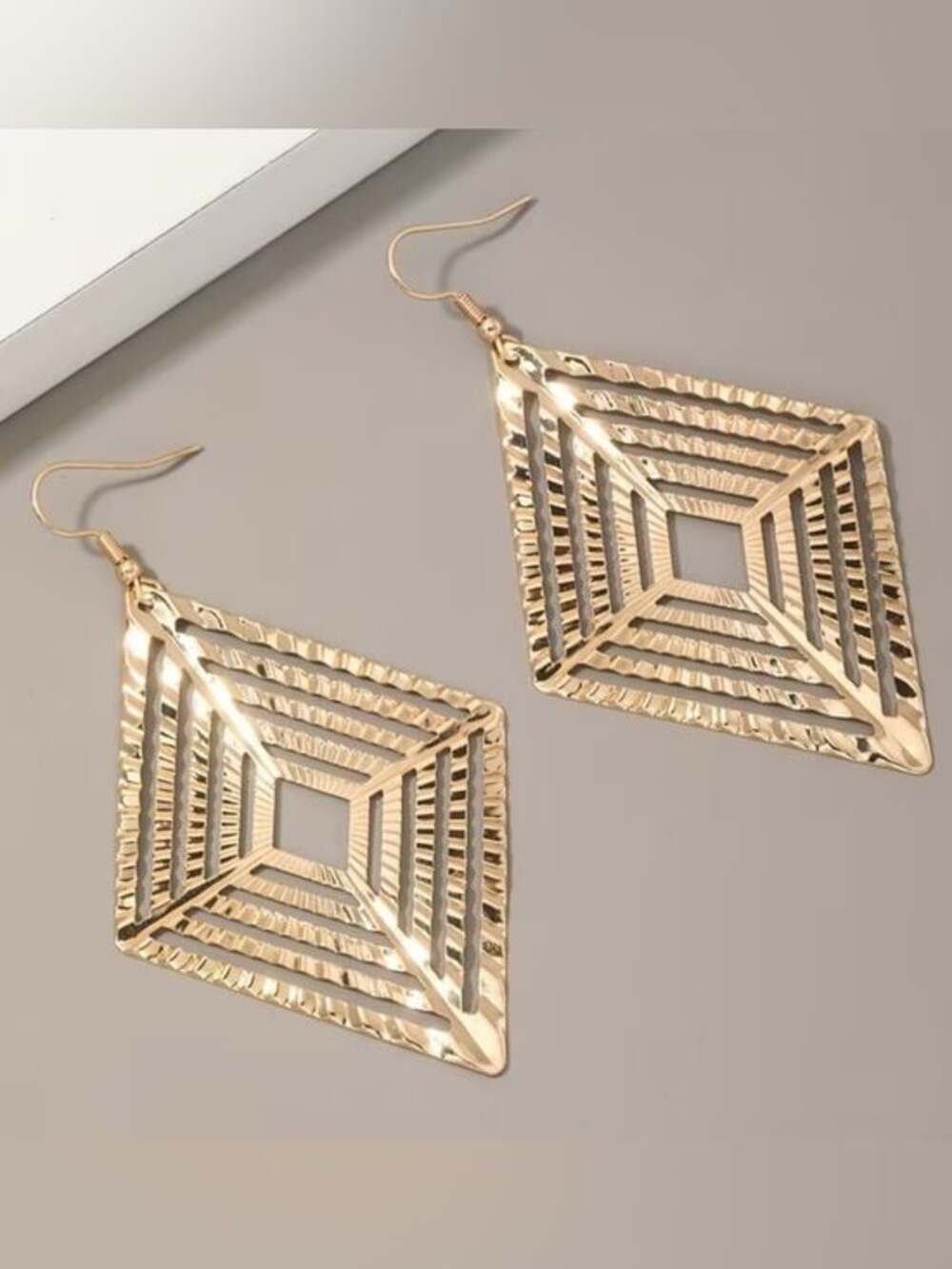 Elegant Tribal Gold Hollow Earrings - Picture 3 of 4